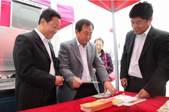 户外刮刮乐现场