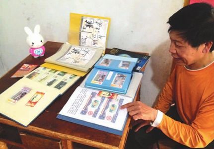 袁代生展示他的“宝贝”