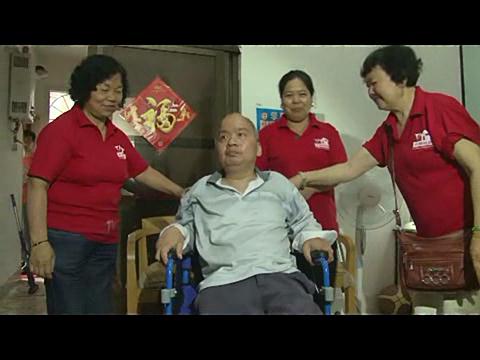 寻爱暮年 老有所“椅”福彩爱心在传递