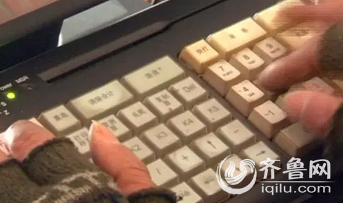 一名男子在解放东路附近的一家福利彩票店，打彩票从早上一直到晚上，打完后，不给钱就开溜了。