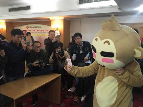 2.64亿巨奖得主化身“萌萌猴”三天火速领奖