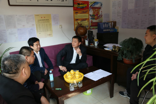 图为省中心张文书主任(右二)在市场营销管理站调研听取情况汇报_meitu_2 图为省中心张文书主任(右二)在市场营销管理站调研听取情况汇报_meitu_2