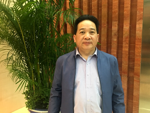 梁先生_副本