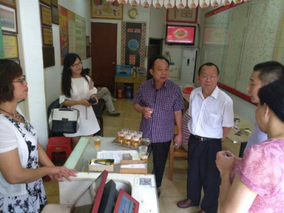 图为肇庆市民政局副局长陈锡友（右三）带队到韶关投注站交流学习