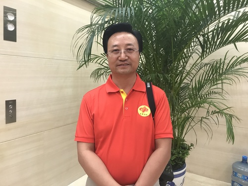 甘肃团代表：李先生