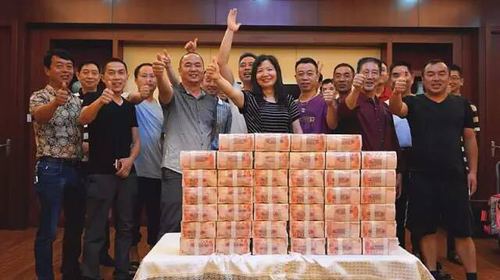 合买亮相
