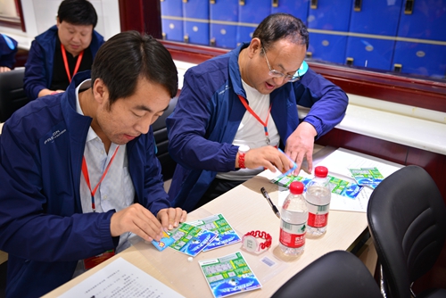 陕西观摩团走近刮刮乐 (5)