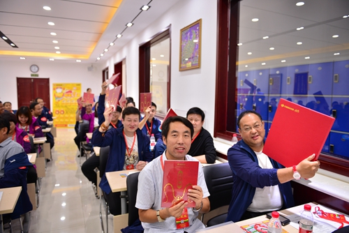 陕西观摩团走近刮刮乐 (7)