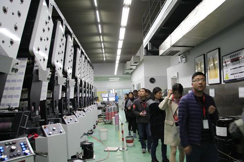 河南观摩团走近刮刮乐1 (3)