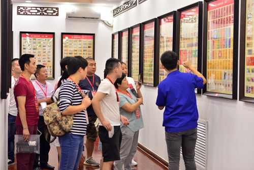 重庆观摩团走近刮刮乐 (5)