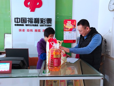郁南管理员为站点送上慰问品
