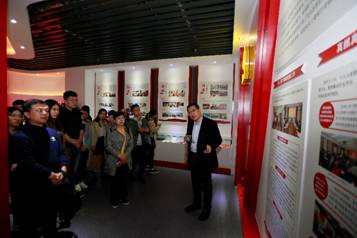 公众代表参观省福彩中心福彩展厅