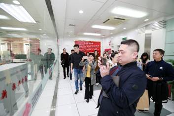 公众代表参观省福彩中心机房